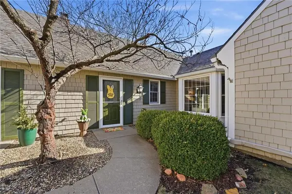 338 Woodlawn Circle, Lawrence, KS 66049