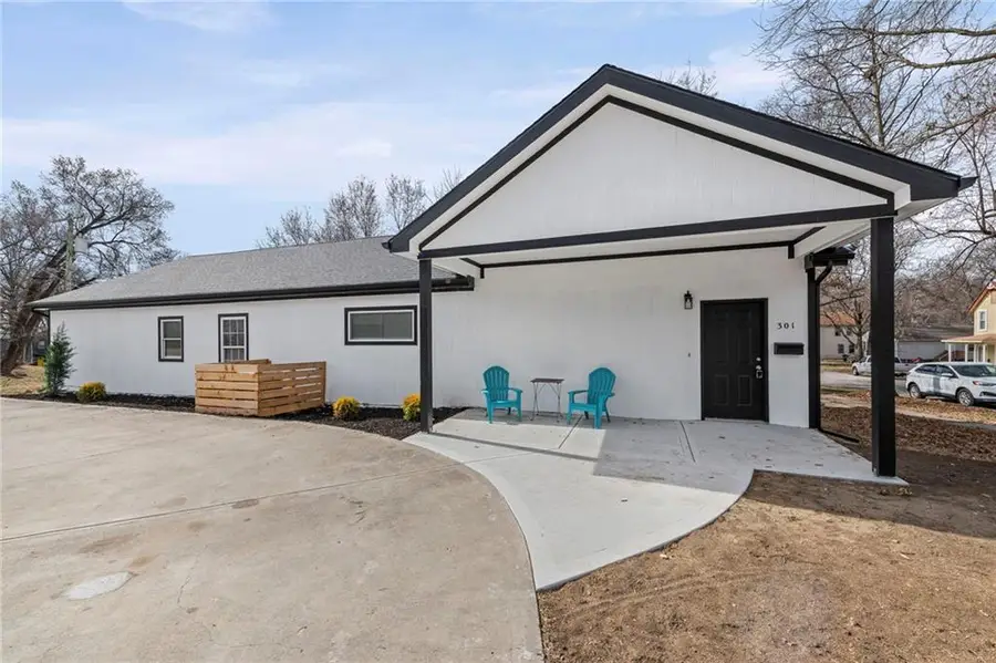 301 Ottawa Street, Leavenworth, KS 66048 - #2