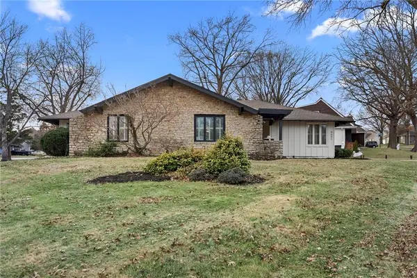 9601 W 104th Terrace, Overland Park, KS 66212