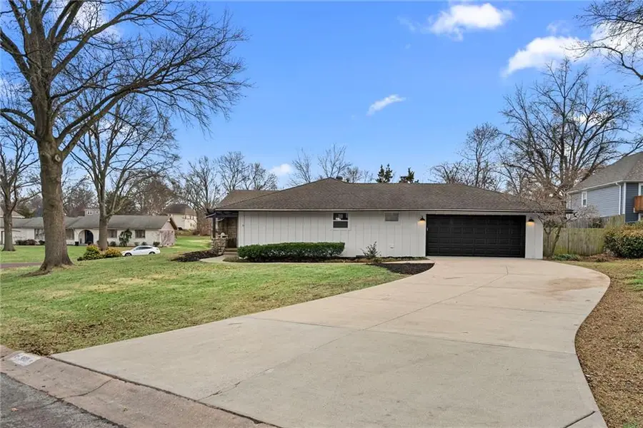 9601 W 104th Terrace, Overland Park, KS 66212 - #3