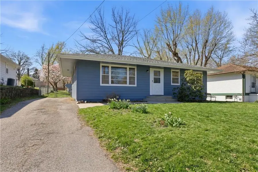 914 Locust Street, Pleasant Hill, MO 64080 - #3