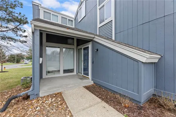 8058 Colony Lane, Lenexa, KS 66215