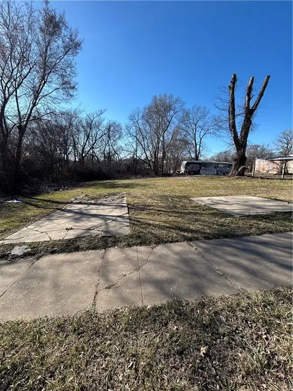 2738 Jackson Avenue, Kansas City, MO 64128 - #3