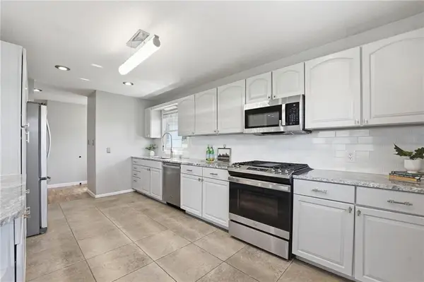 7823 Woodland Drive, Shawnee, KS 66218