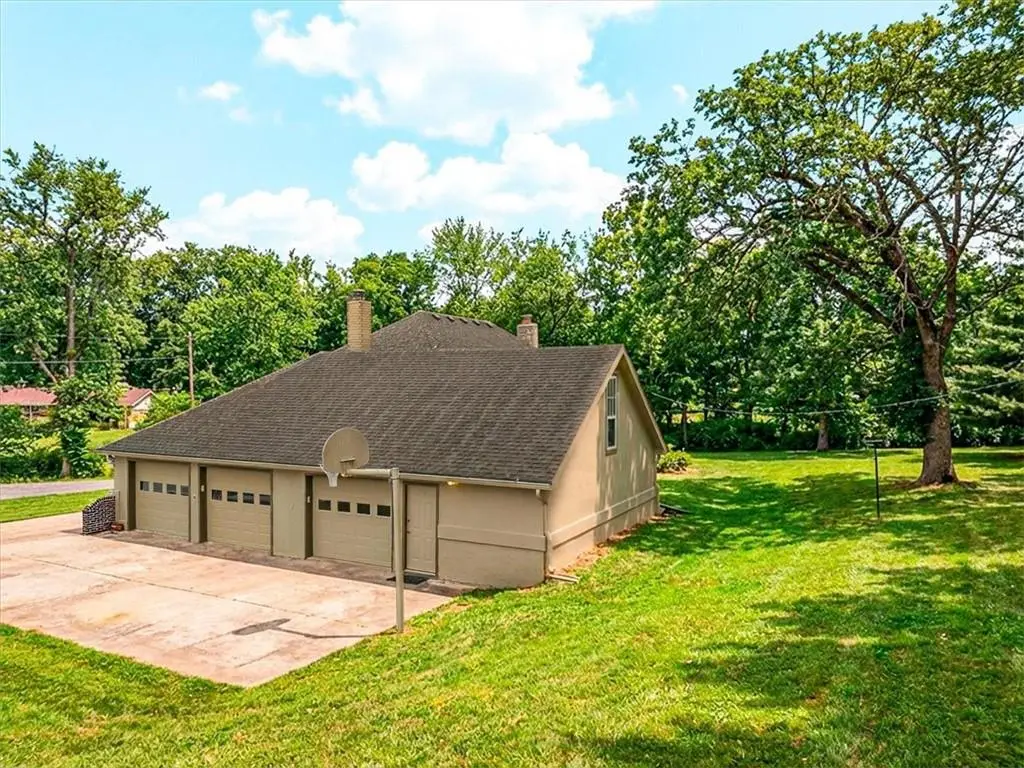 900 NE Barnes Avenue, Kansas City, MO 64118 - #1