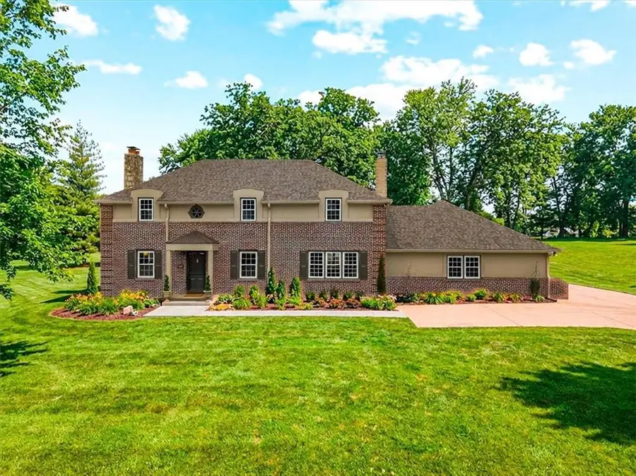 900 NE Barnes Avenue, Kansas City, MO 64118 - #2