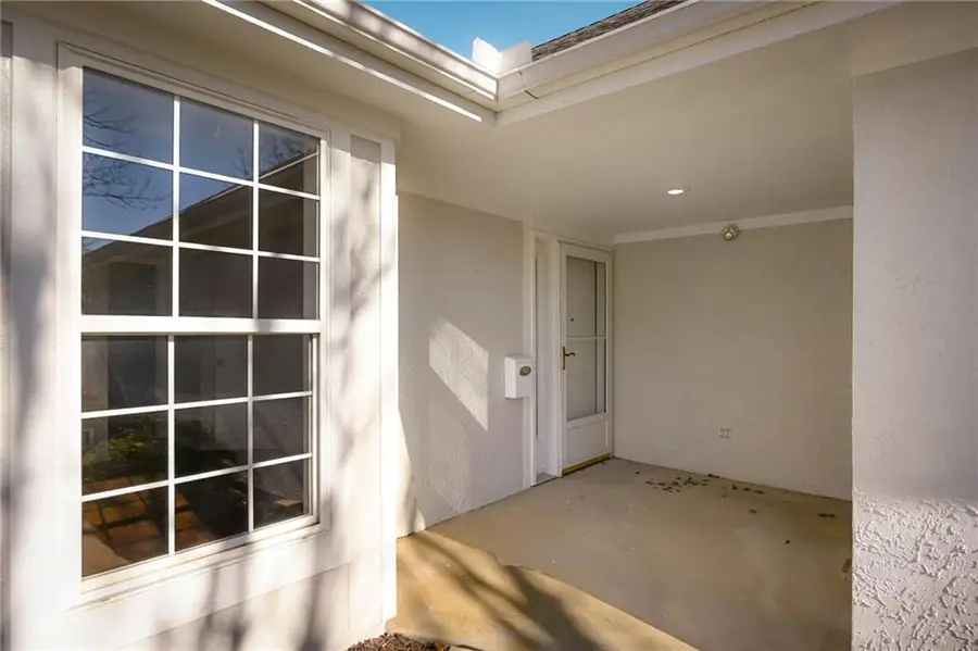 12110 Oakmont Street, Overland Park, KS 66213 - #3