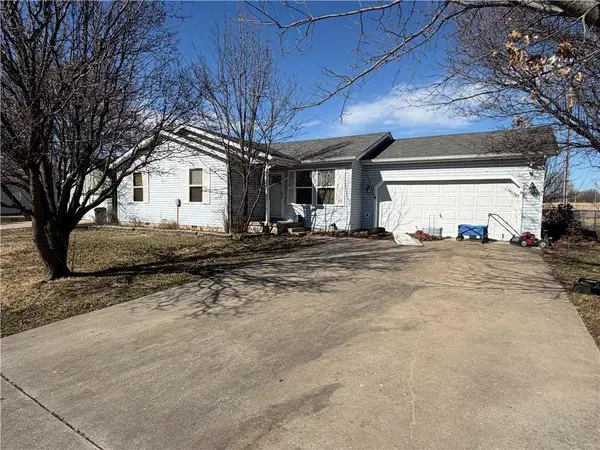 2177 Webbwood Drive, Webb City, MO 64870