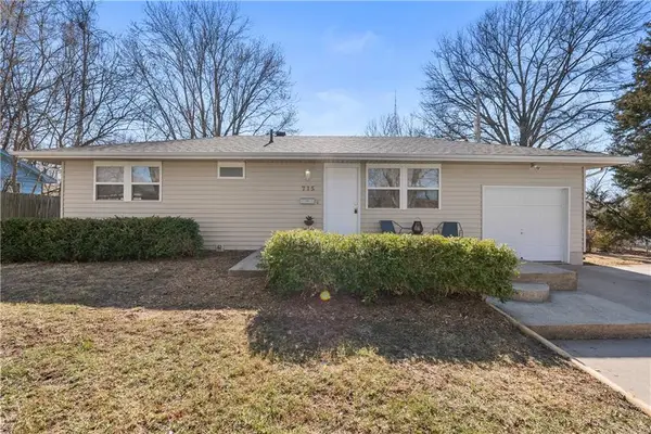 715 SW 7th Street, Lee's Summit, MO 64081