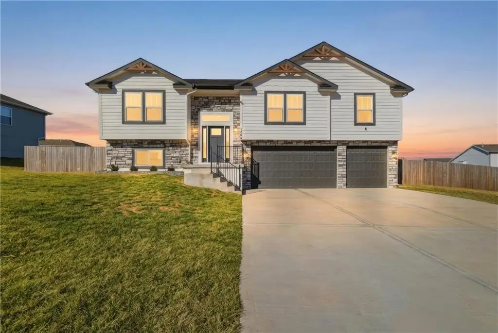 1002 NW 3rd Street, Oak Grove, MO 64075 - #1