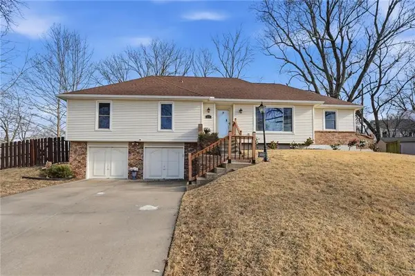 6717 NW Lawson Lane, Parkville, MO 64152