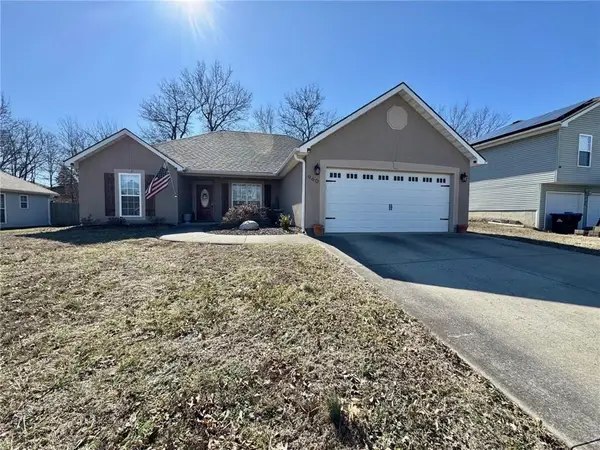 960 E Market Street, Warrensburg, MO 64093