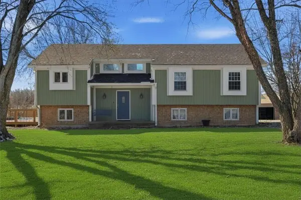 23313 S Aero Drive, Peculiar, MO 64078