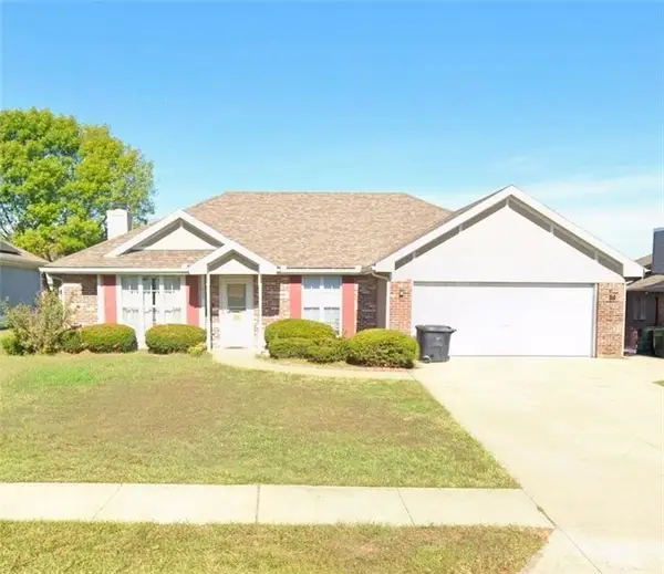 1007 Foxridge Drive, Warrensburg, MO 64093