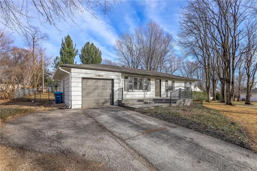 7627 Pawnee Street, Prairie Village, KS 66208 - #3