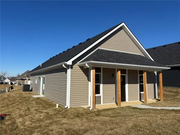 4803 S Creek Woods Drive, St Joseph, MO 64507