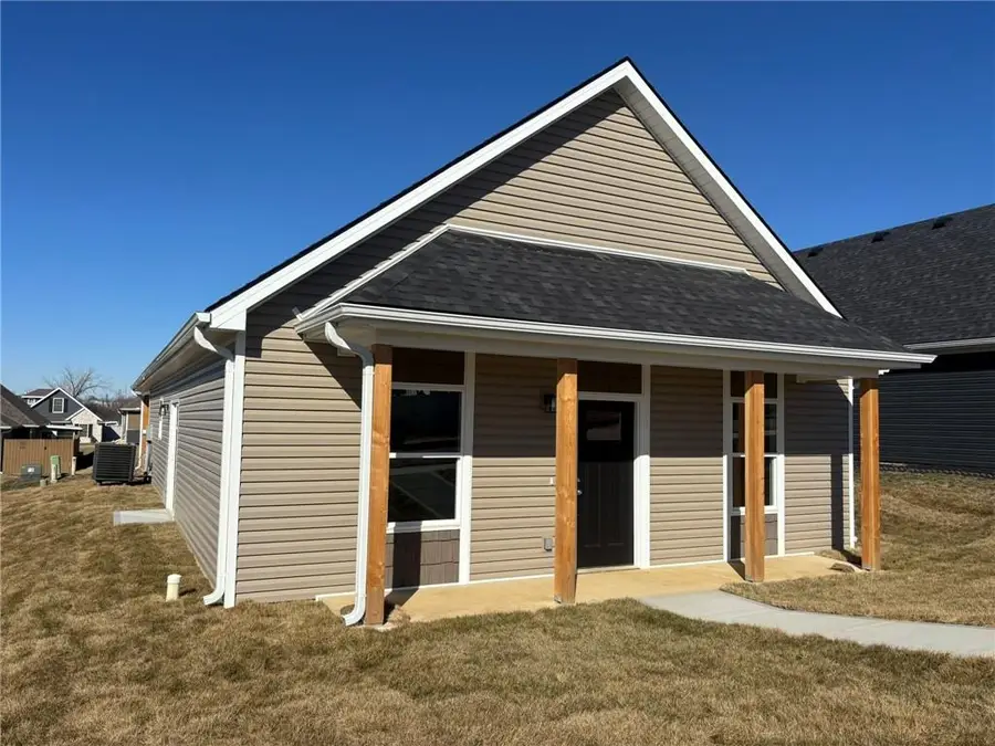 4803 S Creek Woods Drive, Saint Joseph, MO 64507 - #2