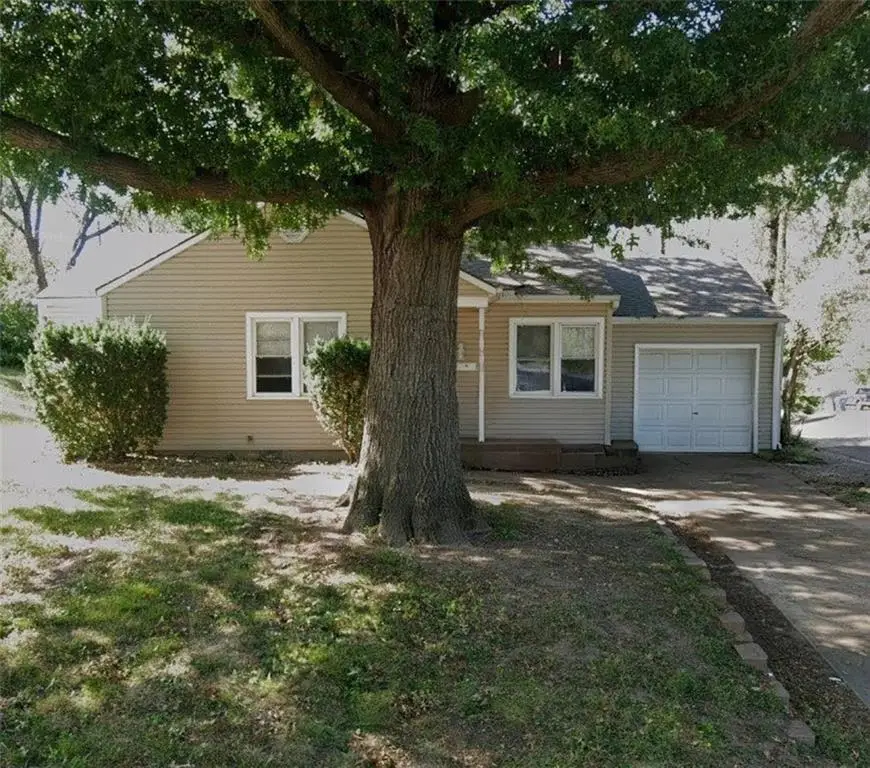 300 9th Street, Warrensburg, MO 64093 - #1