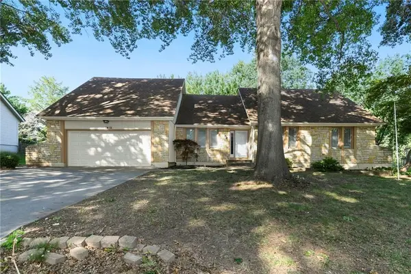 1912 NW Manor Drive, Blue Springs, MO 64014