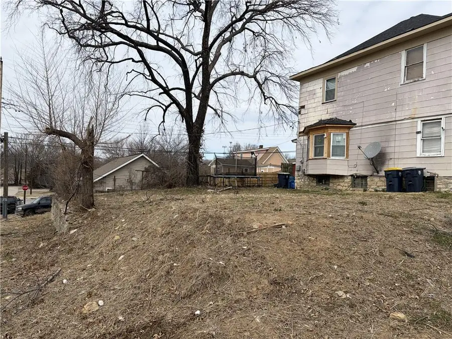 2744 Spruce Avenue, Kansas City, MO 64128 - #3