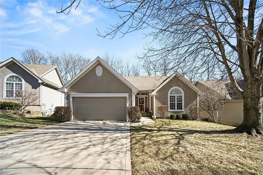 8611 N Liston Avenue, Kansas City, MO 64154 - #1