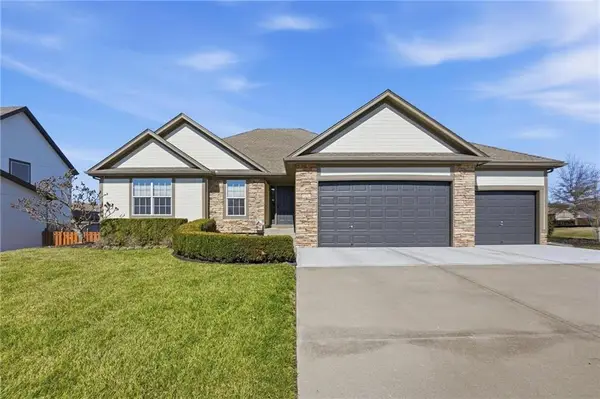 822 SW 35th Terrace, Lee's Summit, MO 64082