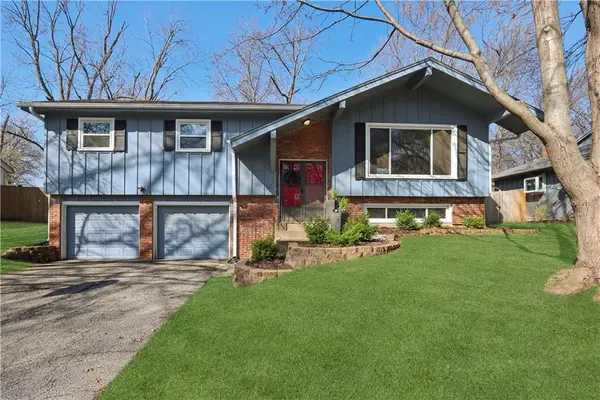 313 S Meadowbrook Lane, Olathe, KS 66062