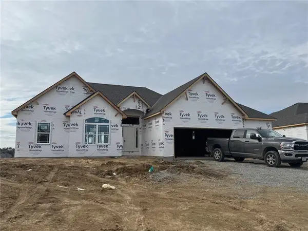 4704 Woodland Shores Court, St Joseph, MO 64505