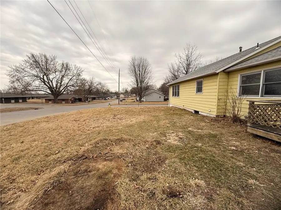 422 S Laura Street, Maryville, MO 64468 - #2