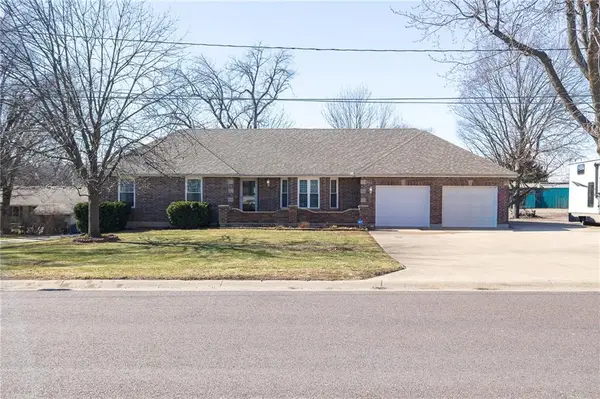 207 N 4th Street, Odessa, MO 64076
