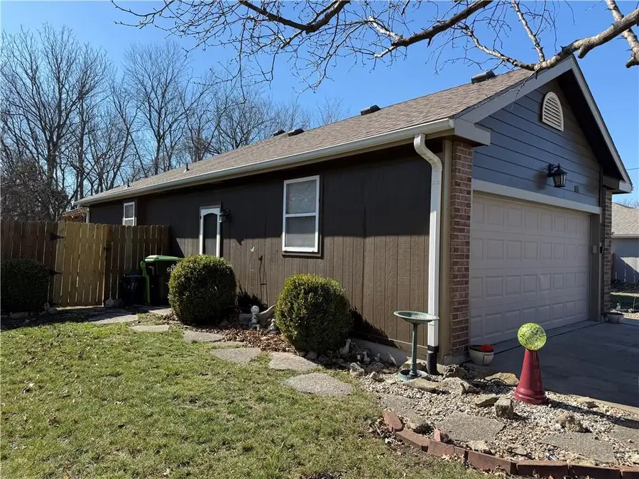 617 Oakwood Street, Harrisonville, MO 64701 - #3