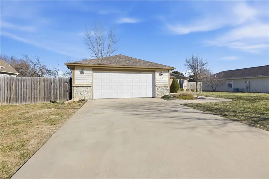 218 Hillside Drive, Baldwin City, KS 66006 - #1