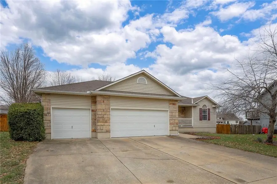 1105 Creekside Court, Raymore, MO 64083 - #2