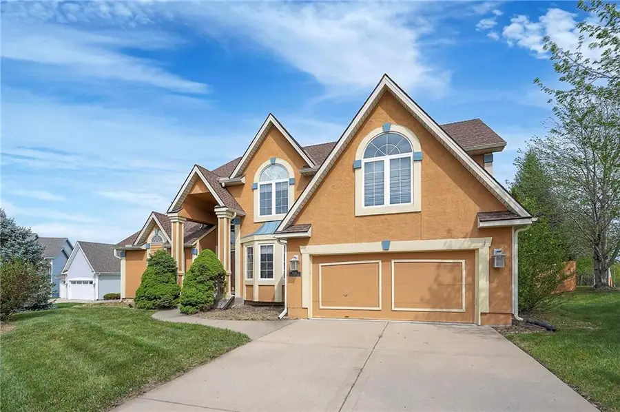 6201 N Kensington Court, Kansas City, MO 64119 - #2