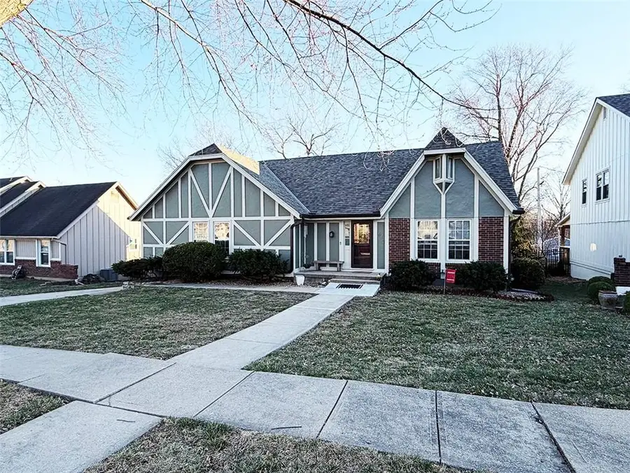 613 E 108th Street, Kansas City, MO 64131 - #2