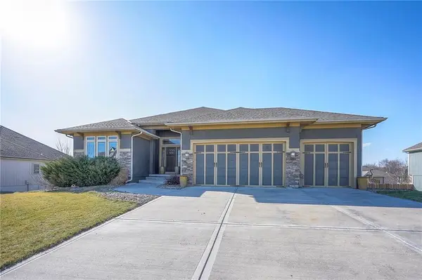 4328 SE Trotter Drive, Lee's Summit, MO 64082