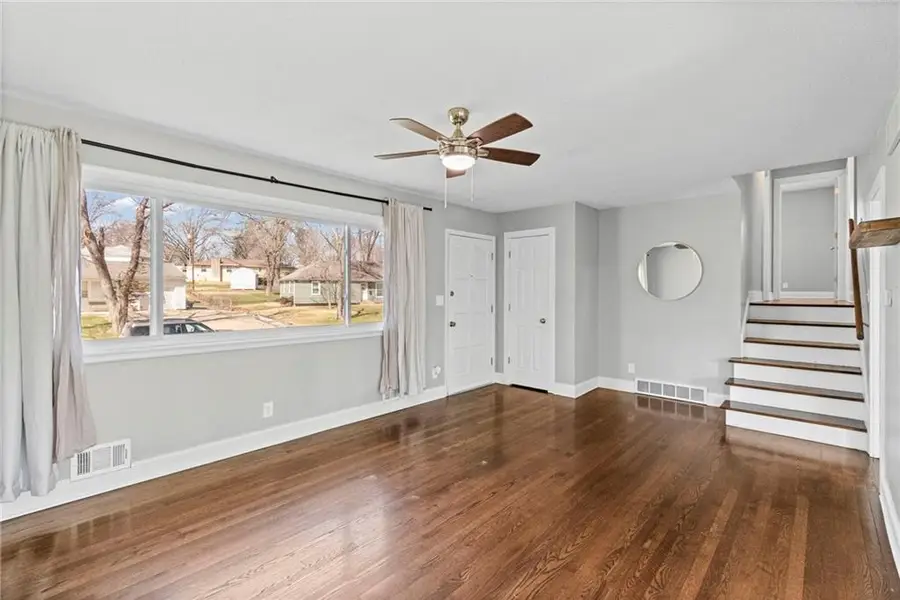 6507 N Walrond Avenue, Gladstone, MO 64119 - #3