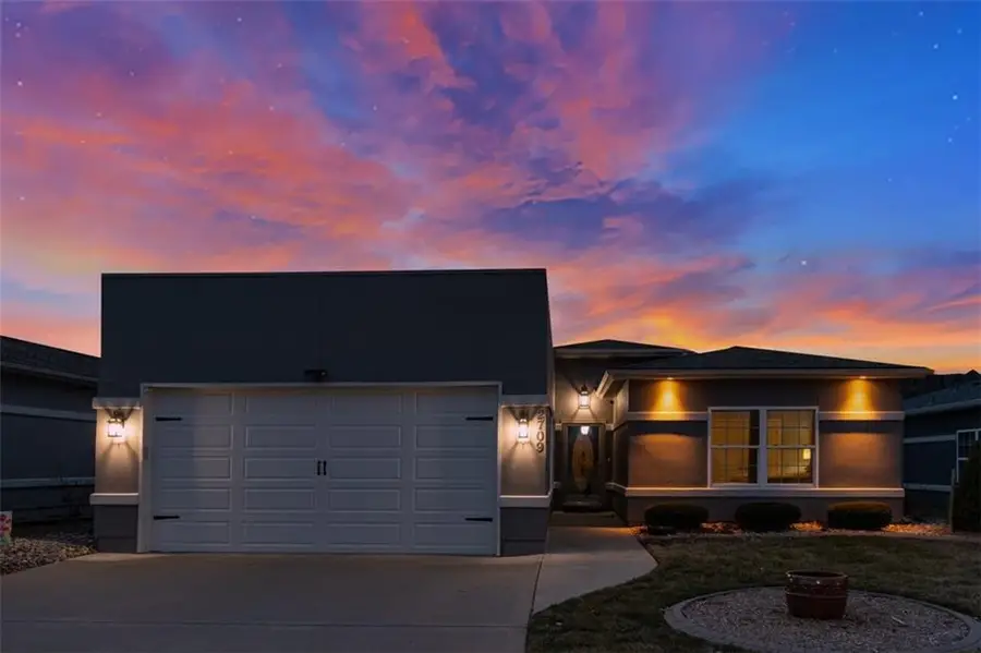 2709 Sonora Valley Drive, Blue Springs, MO 64014 - #2