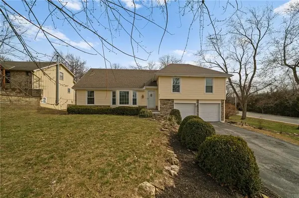 8211 Caenen Lake Road, Lenexa, KS 66215