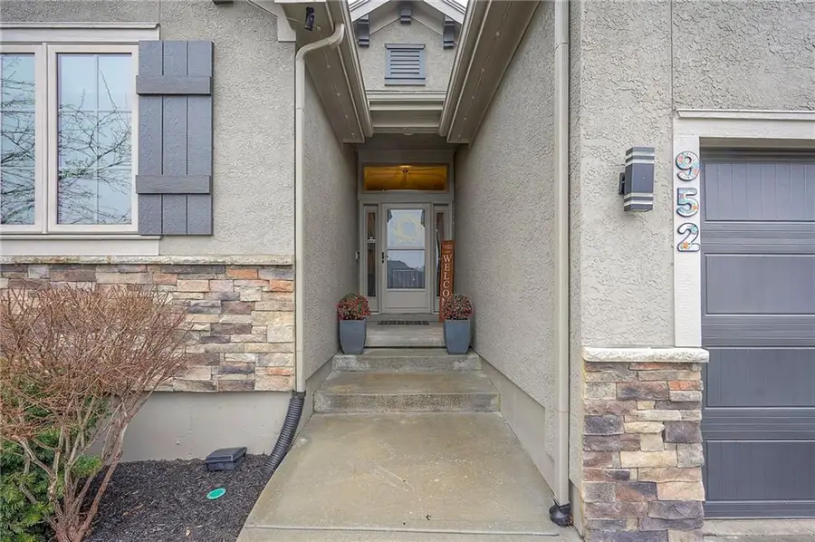 952 E 121st Place, Olathe, KS 66061 - #3