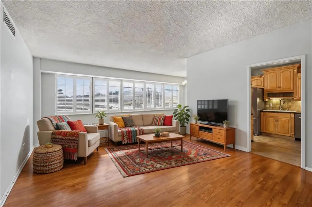 333 W Meyer Boulevard #413, Kansas City, MO 64113 - #1