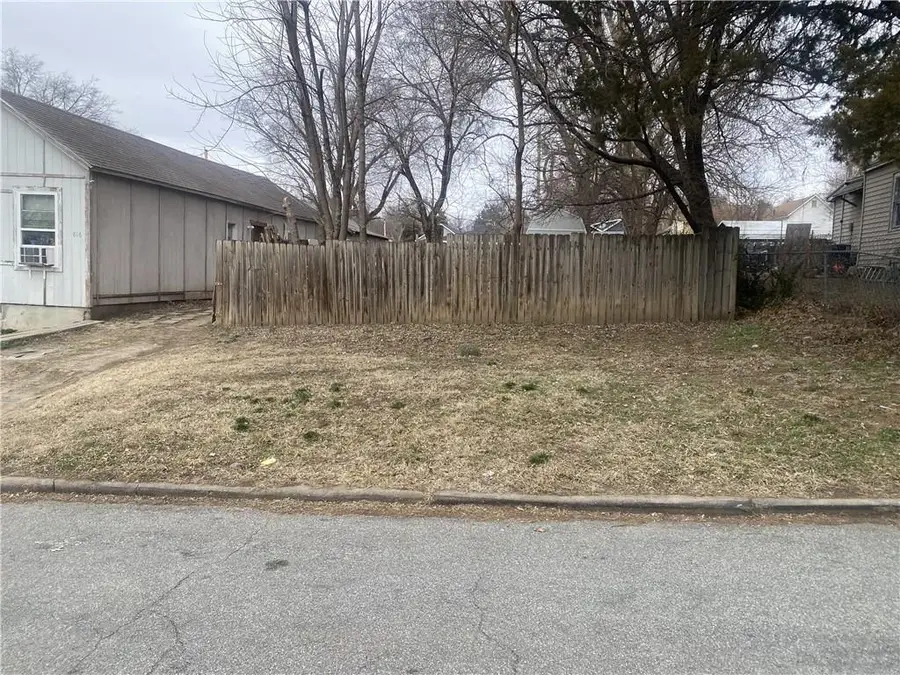 812 Kickapoo Street, Leavenworth, KS 66048 - #2