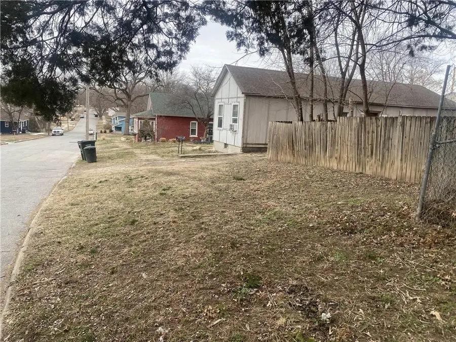 812 Kickapoo Street, Leavenworth, KS 66048 - #3