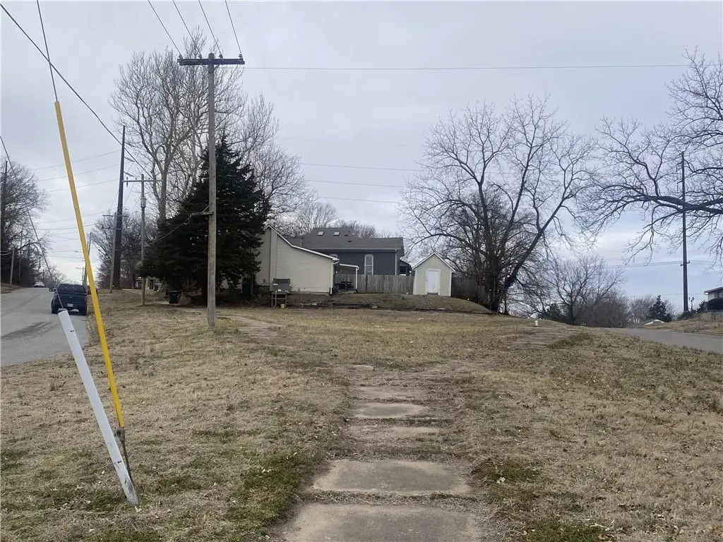 854 Sherman Street, Leavenworth, KS 66048 - #1