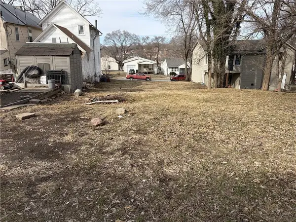 625 Oak Street, Leavenworth, KS 66048
