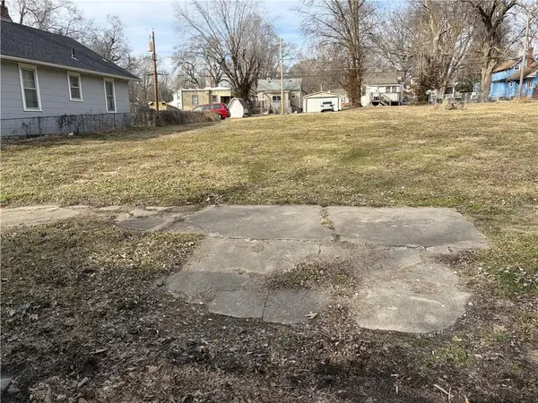 826 Osage Street, Leavenworth, KS 66048