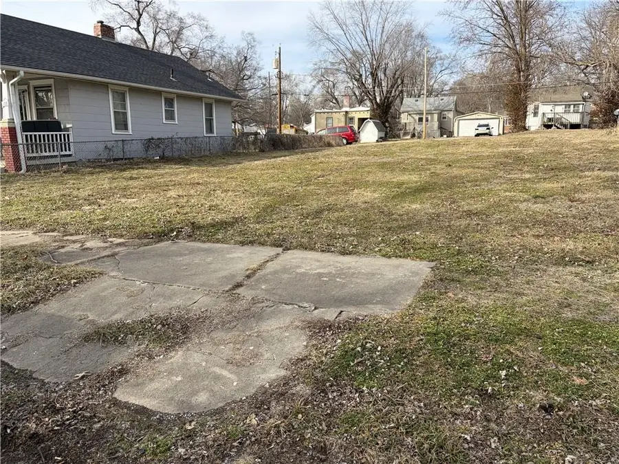 826 Osage Street, Leavenworth, KS 66048 - #2