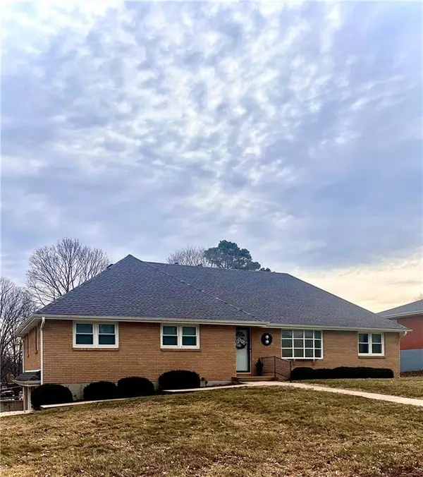 7715 N Lydia Avenue, Kansas City, MO 64118