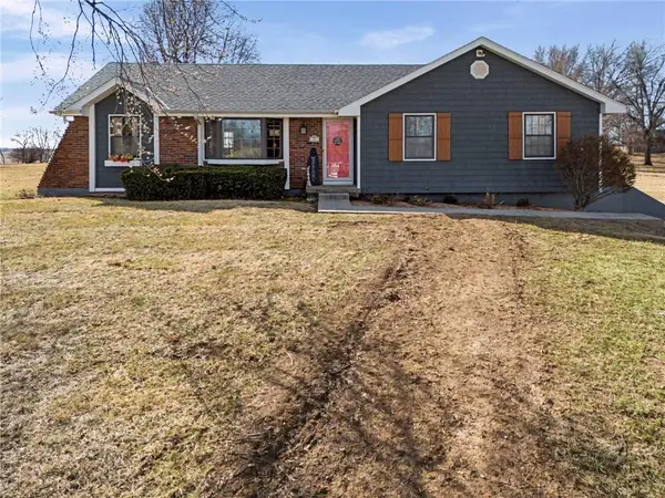 15 Lakevue Drive, Gower, MO 64454