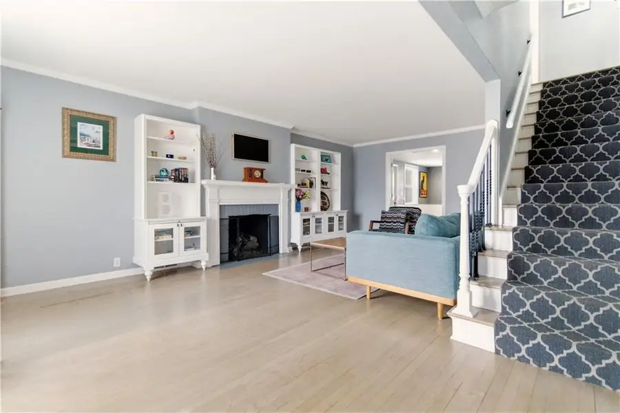 424 E 81st Street, Kansas City, MO 64131 - #3